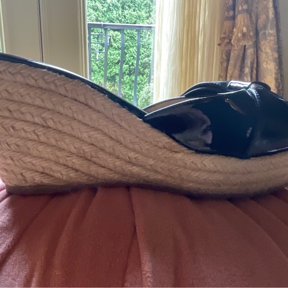 SALE!! ❤️ Valentino Black Patent Leather Bow Sandal with Wedge. Size 7 - Picture 7 of 13